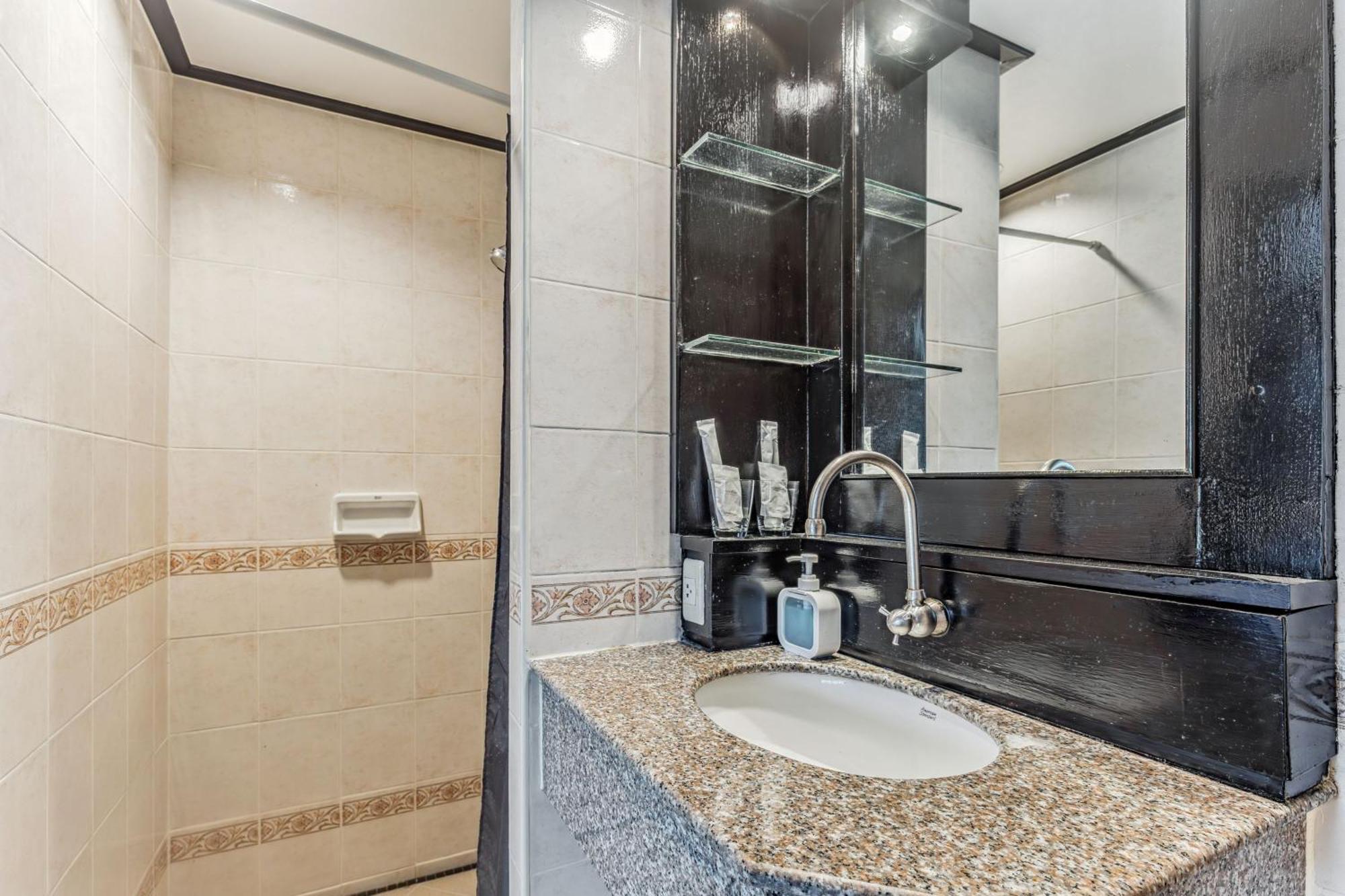 Rattana Beach Hotel Карон Номер фото
