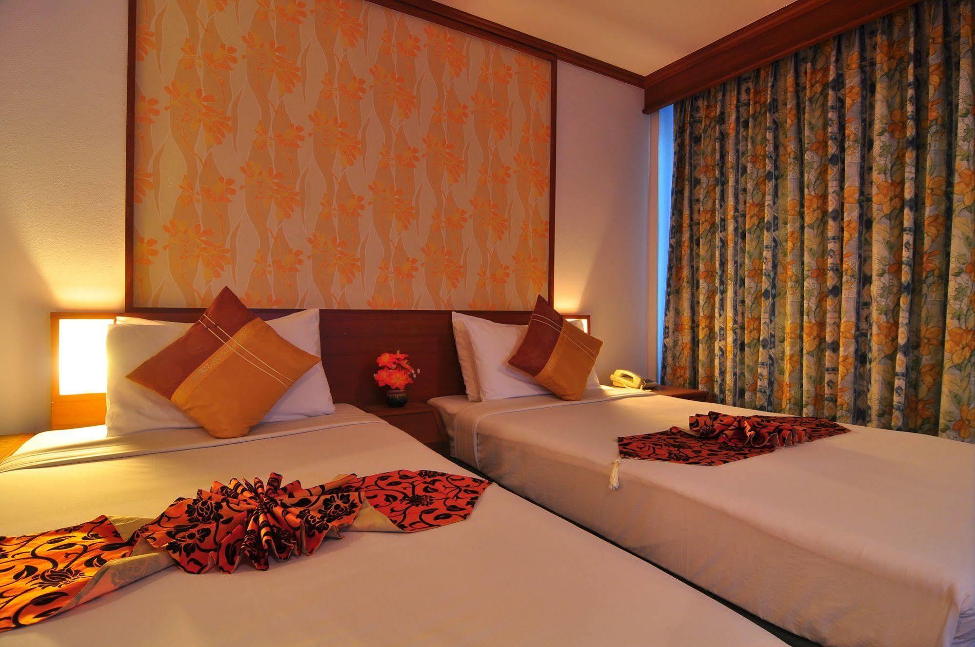 Rattana Beach Hotel Карон Экстерьер фото