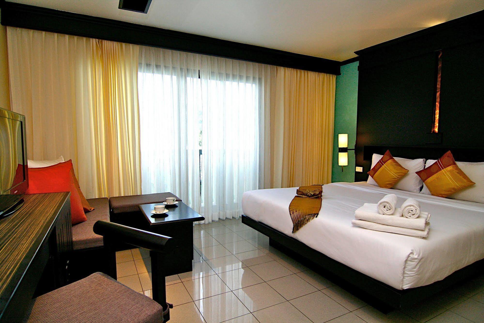 Rattana Beach Hotel Карон Экстерьер фото